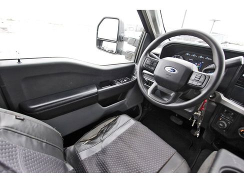 Used 2025 Ford F250 XLT image 8