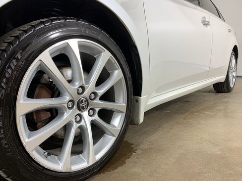 Used 2014 Toyota Avalon Limited w/ Technology Package image 2