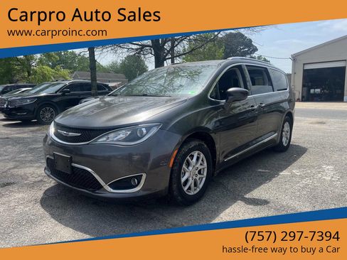 Used 2020 Chrysler Pacifica Touring-L image 1