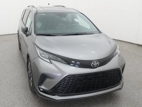 New 2026 Toyota Sienna XSE FWD image 4