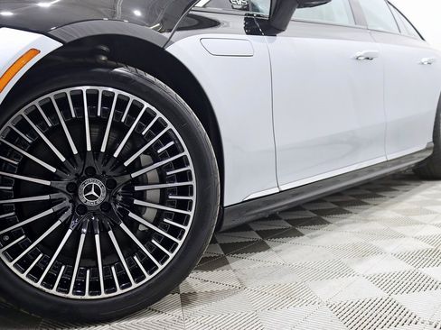 Used 2022 Mercedes-Benz EQS 580 580 image 4