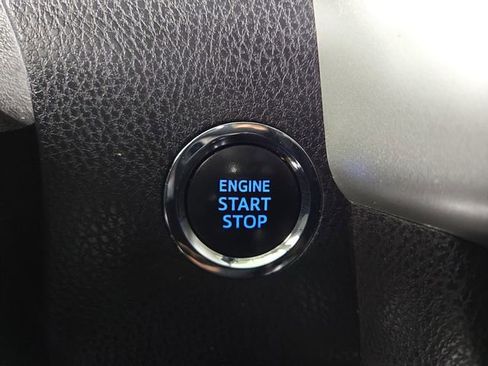 Used 2019 Toyota Highlander SE image 26