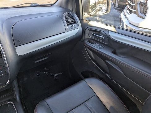 Used 2019 Dodge Grand Caravan GT image 19