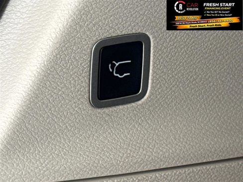 Used 2024 Chrysler Pacifica Limited FWD image 73