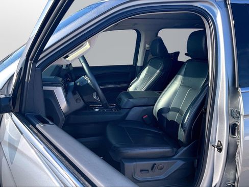 Used 2024 Ford Expedition XLT RWD image 16