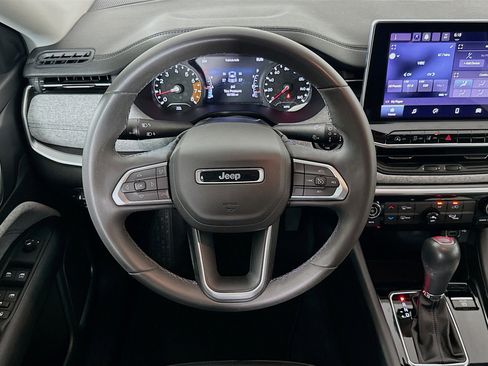 Used 2022 Jeep Compass Latitude image 18