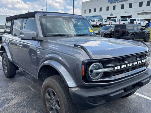 Used 2021 Ford Bronco Outer Banks AWD/4WD image 2