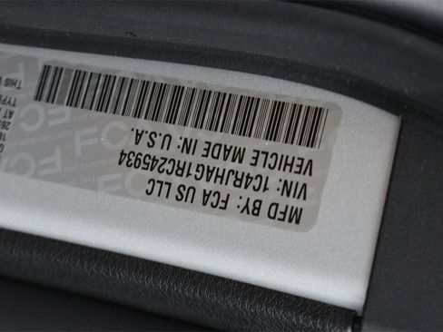 Used 2024 Jeep Grand Cherokee Altitude image 40