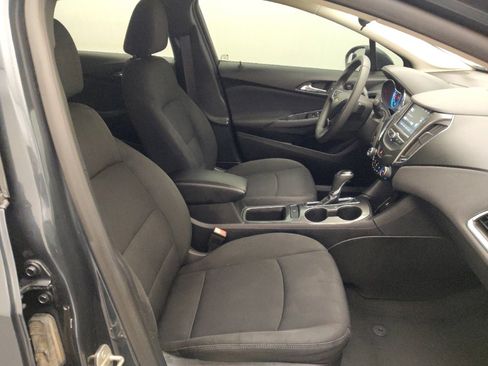 Used 2017 Chevrolet Cruze LT w/ Convenience Package image 21