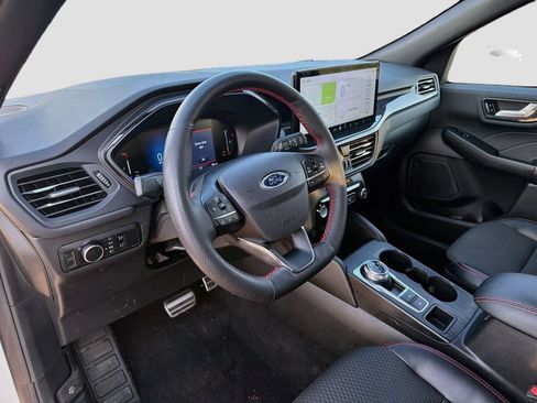 Used 2023 Ford Escape ST-Line w/ Tech Pack #1 AWD/4WD image 9