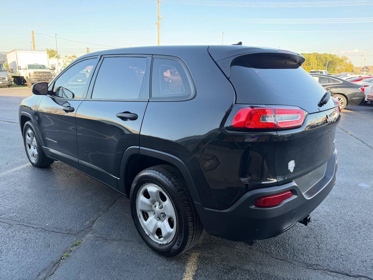 Used 2015 Jeep Cherokee Sport FWD image 5