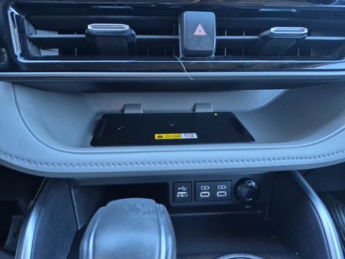 Used 2023 Toyota Highlander L image 31