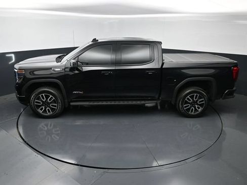 Used 2024 GMC Sierra 1500 AT4 w/ Technology Package AWD/4WD image 17