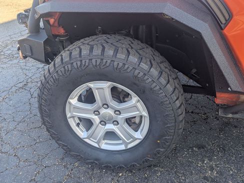 Used 2019 Jeep Wrangler Unlimited Sport S AWD/4WD image 32