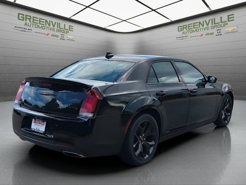 Used 2021 Chrysler 300 S RWD image 5