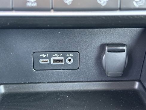 Certified 2022 Nissan Sentra SR w/ Trunk Package image 38