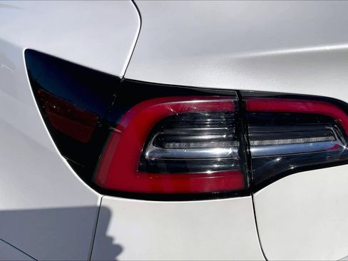 Used 2021 Tesla Model 3 Standard Range Plus image 27