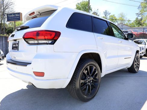 Used 2018 Jeep Grand Cherokee Altitude RWD image 7