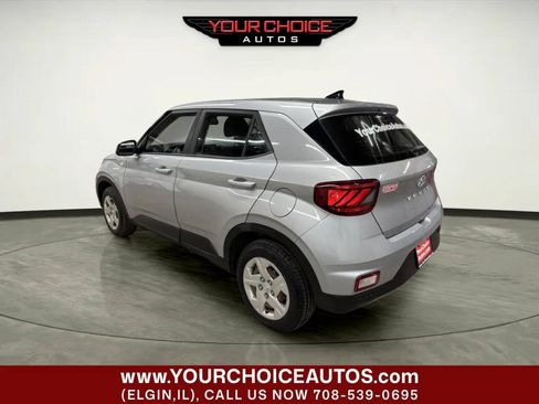 Used 2020 Hyundai Venue SE FWD image 3