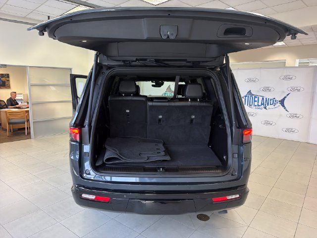 Used 2025 Jeep Wagoneer Series II w/ Premium Group I AWD/4WD image 11