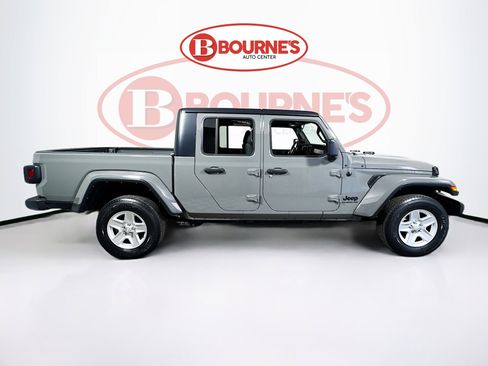 Used 2022 Jeep Gladiator Sport image 9