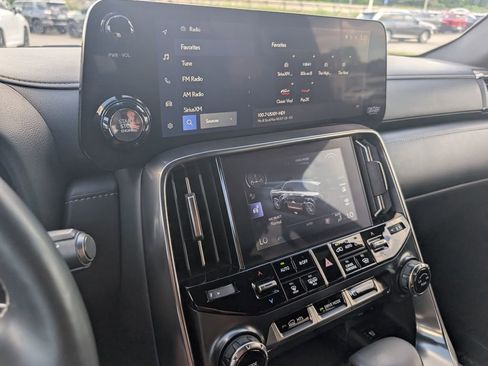 Used 2024 Lexus LX 600 4WD w/ Luxury Package image 9