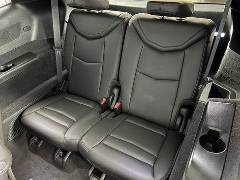 Used 2025 Cadillac XT6 Premium Luxury image 38