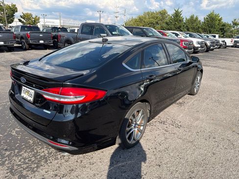 Used 2017 Ford Fusion SE w/ Equipment Group 201A FWD image 18