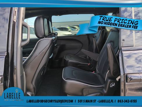 Used 2025 Chrysler Pacifica Limited w/ Uconnect Theater Family Group AWD/4WD image 14