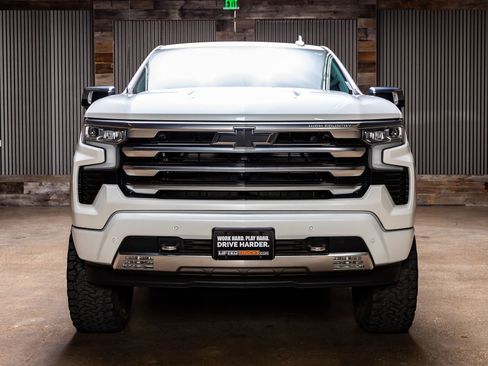 Used 2024 Chevrolet Silverado 1500 High Country image 2