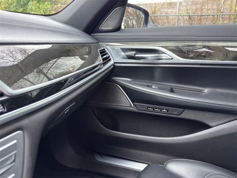 Used 2022 BMW 740i w/ M Sport Package image 22