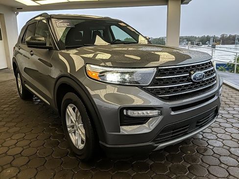 Certified 2023 Ford Explorer XLT w/ Equipment Group 202A image 3