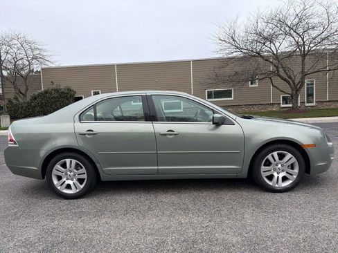 Used 2009 Ford Fusion SEL image 2