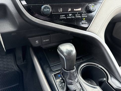 Used 2018 Toyota Camry SE FWD image 30