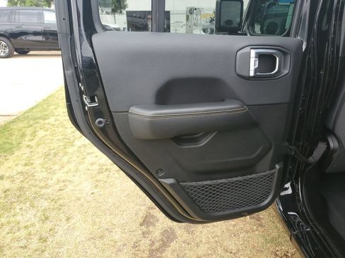 Used 2024 Jeep Wrangler Unlimited Sahara AWD/4WD image 16