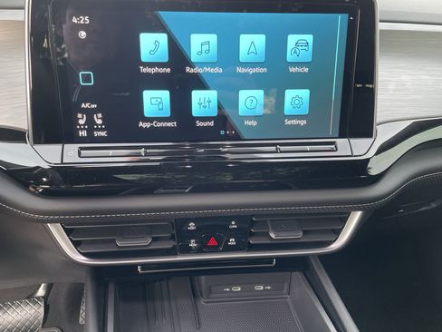 New 2026 Volkswagen Atlas Cross Sport SE FWD image 19