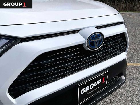Used 2023 Toyota RAV4 AWD Hybrid image 32