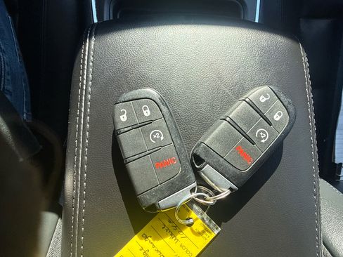 Used 2017 Dodge Durango GT image 28