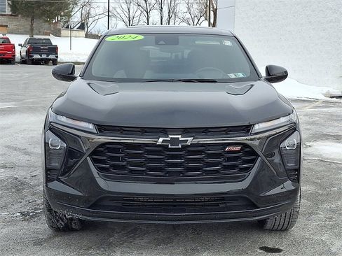 Used 2024 Chevrolet Trax RS w/ Sunroof Package image 2