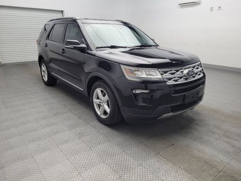 Used 2018 Ford Explorer XLT w/ Equipment Group 201A FWD image 13