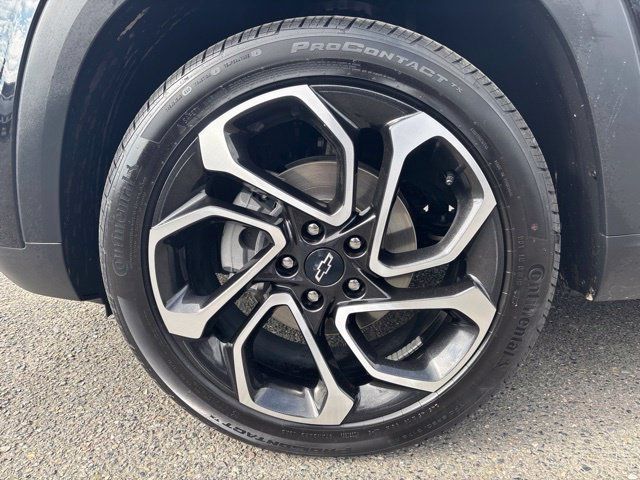 Used 2024 Chevrolet Trax RS w/ Sunroof Package FWD image 11