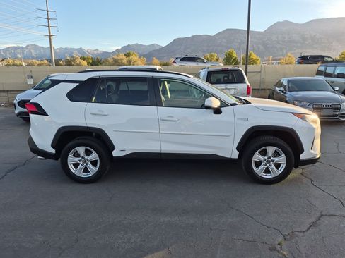 Used 2019 Toyota RAV4 LE w/ Carpet Mat Package AWD/4WD image 2