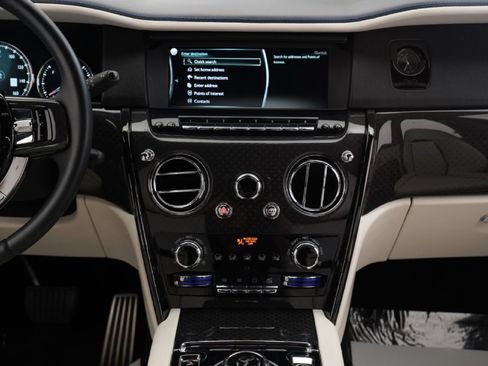 Used 2021 Rolls-Royce Cullinan Black Badge AWD/4WD image 32