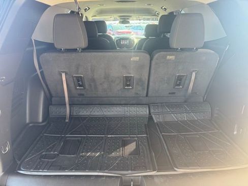 Used 2019 Chevrolet Traverse LT image 8
