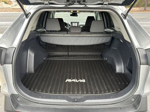 Used 2020 Toyota RAV4 XLE image 14