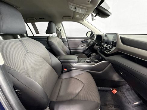 Used 2022 Toyota Highlander LE FWD image 38