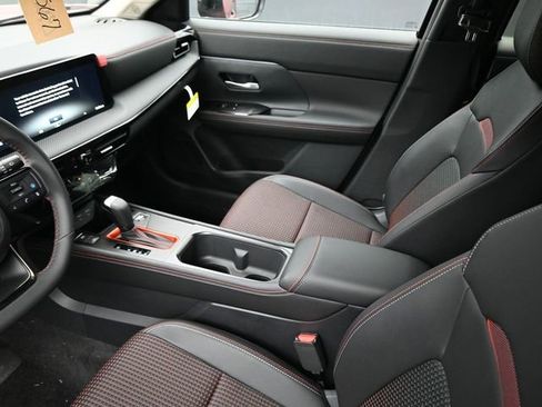 New 2026 Nissan Kicks SR FWD image 18