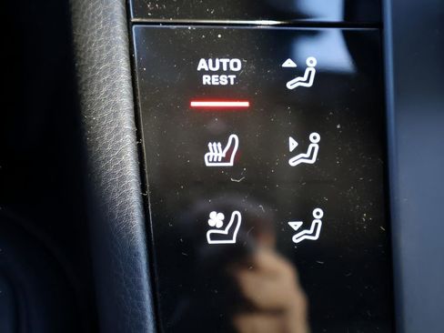 Certified 2026 Porsche Macan image 25