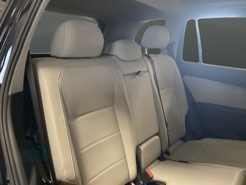 Used 2020 Volkswagen Tiguan SEL AWD/4WD image 24