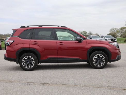 Used 2025 Subaru Forester Premium image 7